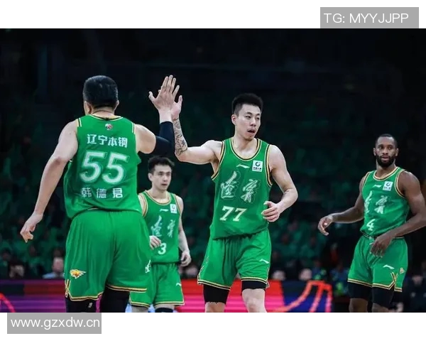 弗格正式加盟上海队新赛季与张镇麟携手再战篮球赛场