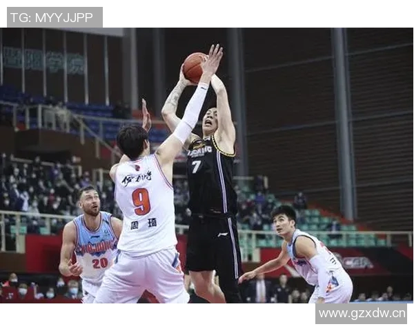 莫斯利谈球队投篮表现强调把握机会果断出手的重要性