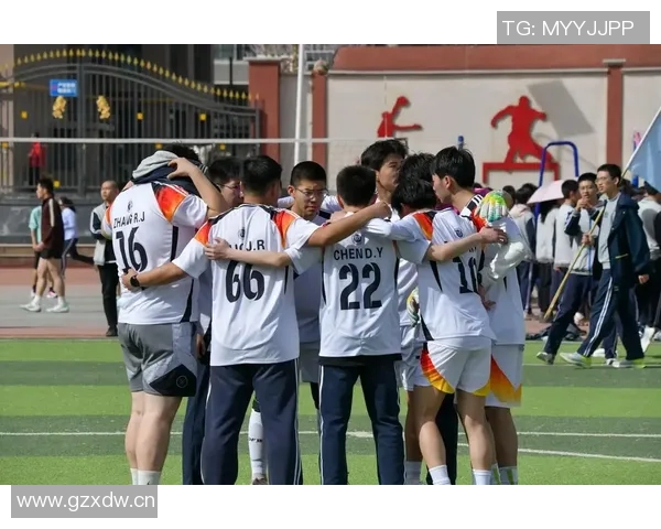 文班赛后第一时间回看录像努力为下场比赛做好充分准备