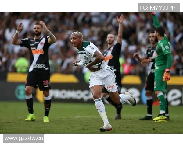 基多主帅坦言帕尔梅拉斯球场如同学校操场球队在对抗中遭遇全面压制