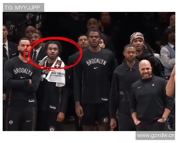 球队人手不足仍坚持替补出战托马斯对此态度冷淡不愿评论