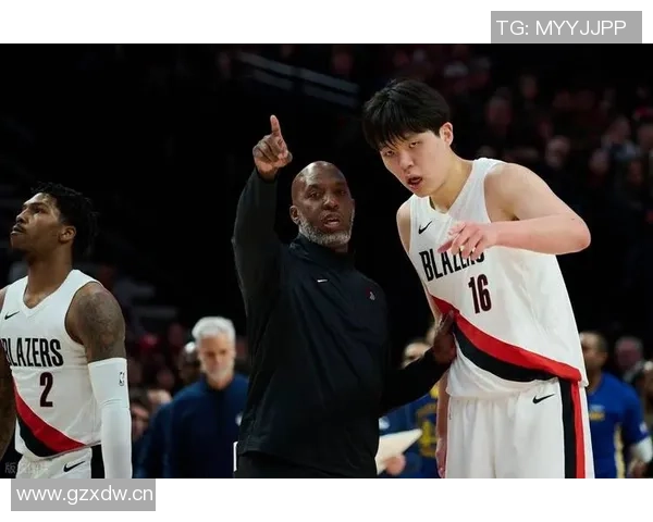 开拓者勇士赛后杨瀚森与波杰姆互动尽显默契与友谊