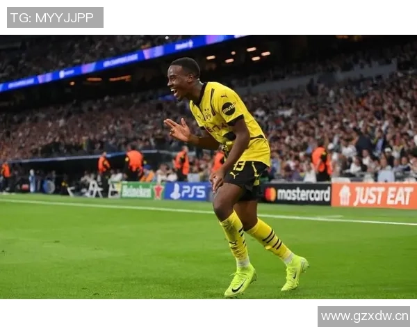 吉滕斯分享英格兰U21队友间的UNO游戏乐趣期待在欧洲杯中取得胜利 吉滕斯分享英格兰U21队友间的UNO游戏乐趣期待在欧洲杯中取得胜利