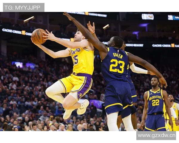 掘金队在加时赛中逆转胜利更衣室内欢庆艰难胜利的喜悦时刻