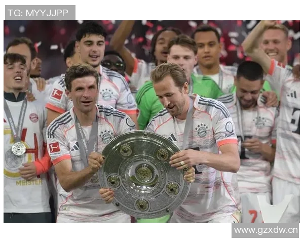 性感女歌手与凯恩同框合影亮相拜仁晚宴引发热议