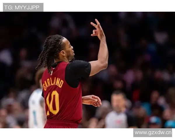 加兰投篮命中率提升至353近期专注训练身体状态明显改善 加兰投篮命中率提升至353近期专注训练身体状态明显改善